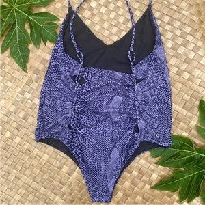 Acacia one piece in Samba